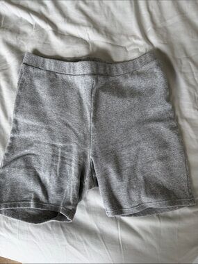 Grey ribbed bike short